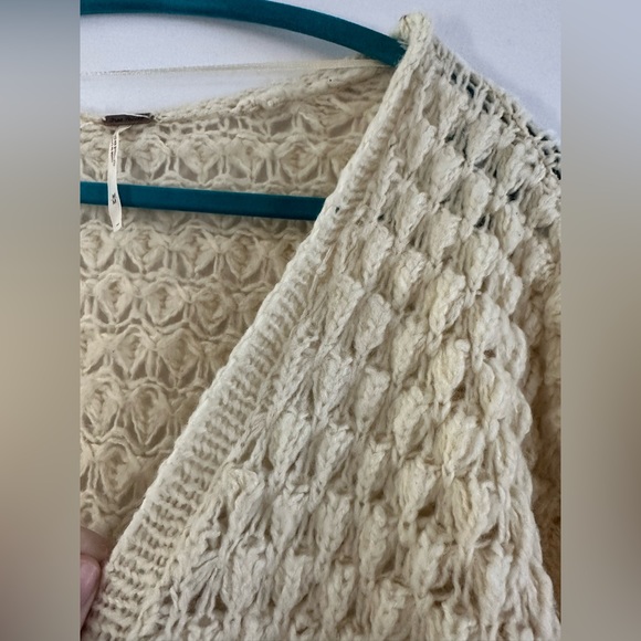 Free People chunky knit cream colored long sleeve sweater multiple patterns Sz M - Picture 10 of 14